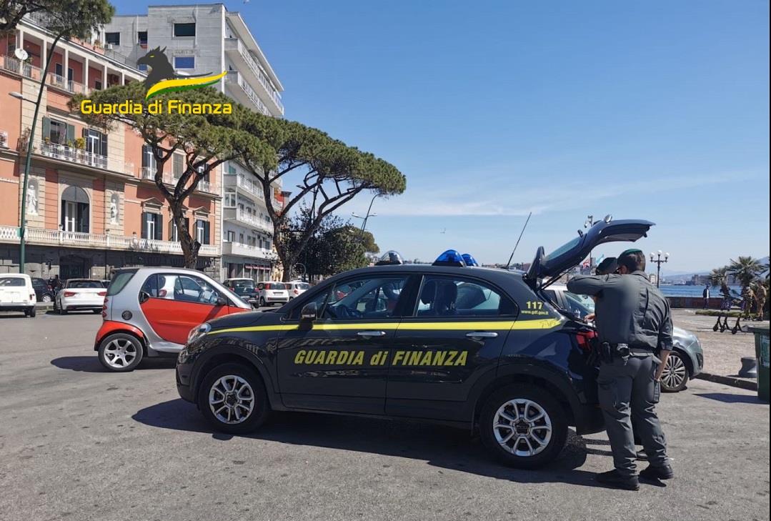 Contrasto ai parcheggiatori abusivi a Napoli: operazione della Guardia di Finanza
