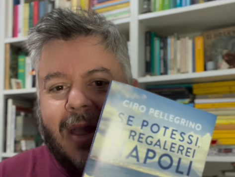 “Se potessi, ti regalerei Napoli”: il primo libro in solitaria del giornalista Ciro Pellegrino