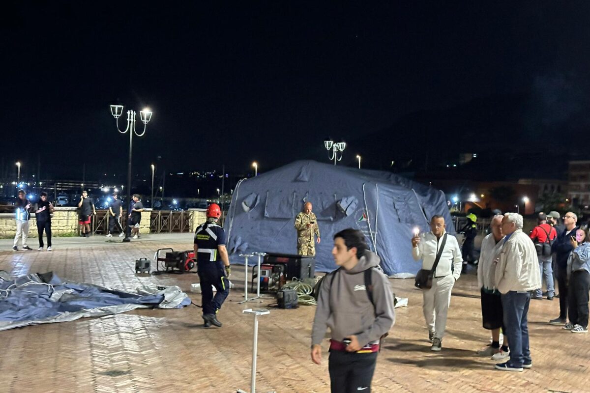 Notte di paura per Napoli e provincia: 150 scosse dai Campi Flegrei